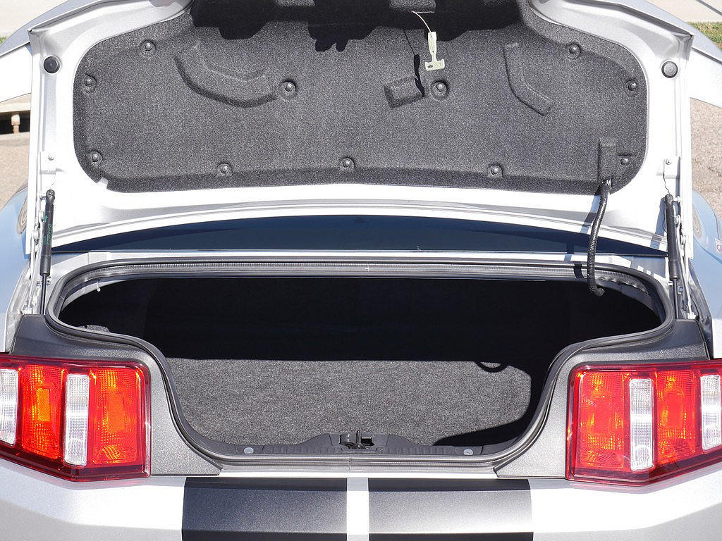 Used 2010 Ford Mustang Shelby GT500 RWD image 46
