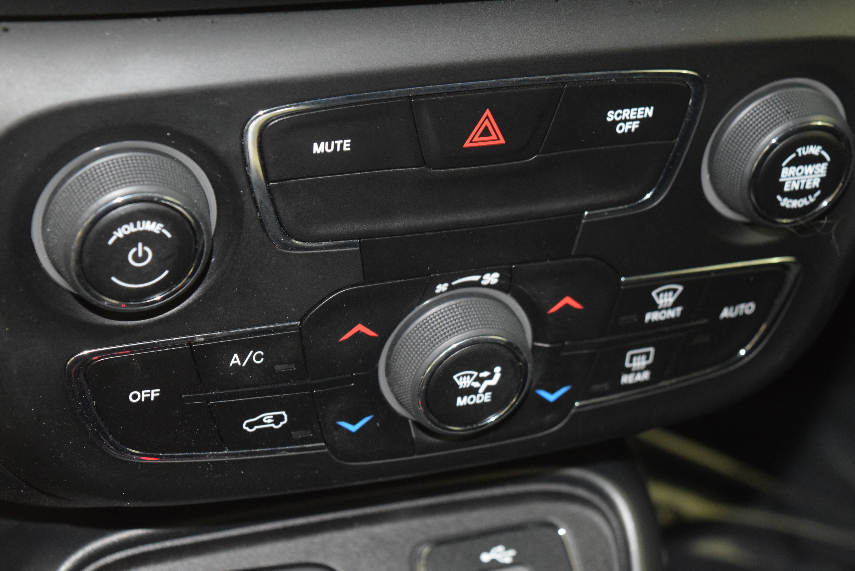 Used 2018 Jeep Compass Trailhawk w/ Navigation Group image 28