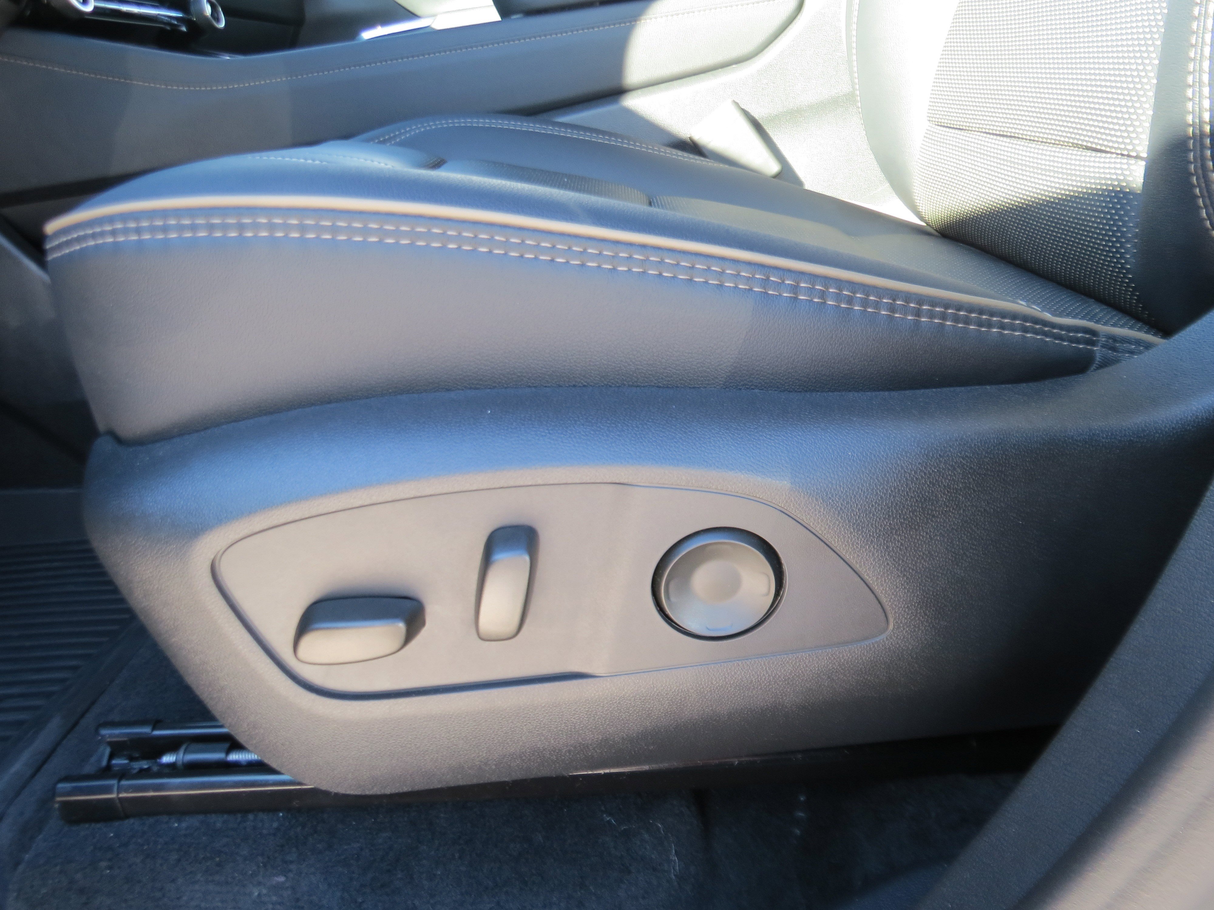 Used 2026 Chevrolet Traverse High Country w/ LPO, Floor Liner Package AWD/4WD image 15