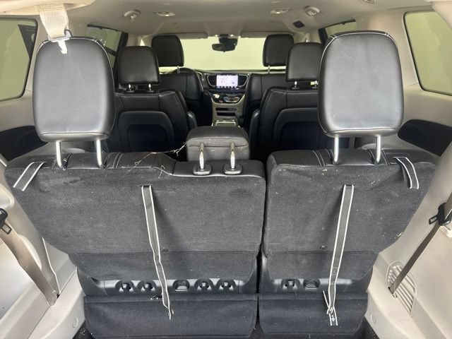 Used 2023 Chrysler Pacifica Touring-L FWD image 18