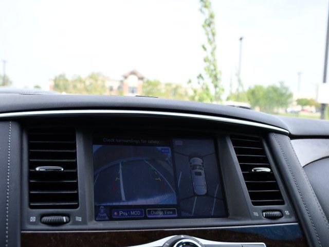 Used 2017 INFINITI QX80 4WD w/ Driver Assistance Package image 16