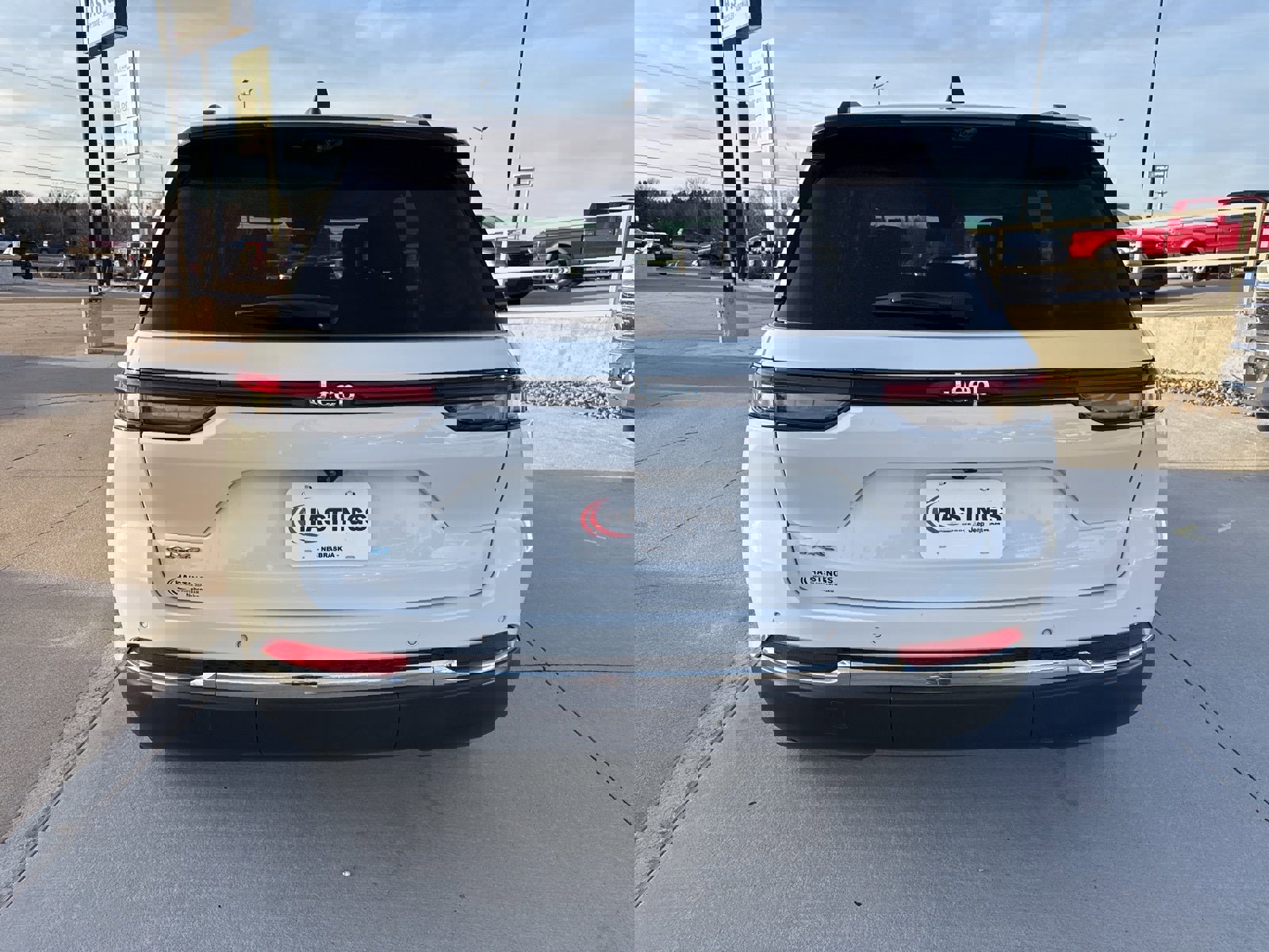 Used 2022 Jeep Grand Cherokee Limited w/ Luxury Tech Group II image 4