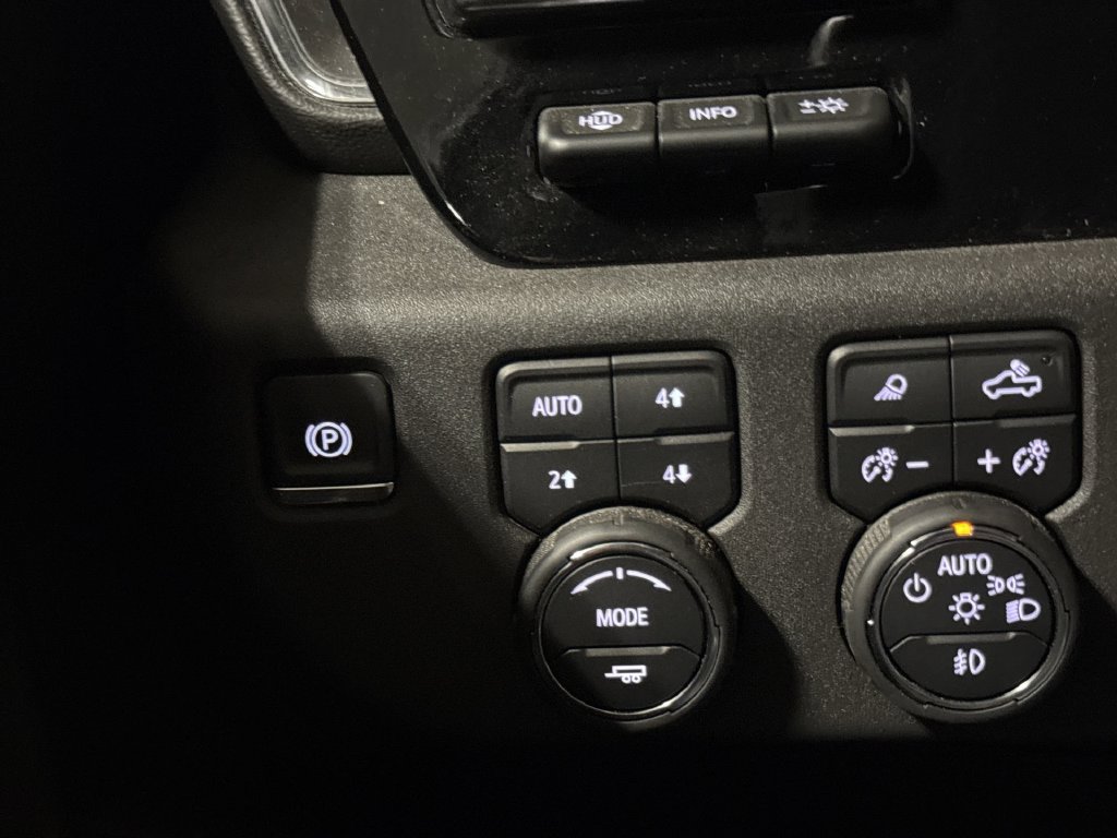 Used 2024 Chevrolet Silverado 2500 LTZ w/ LTZ Premium Package AWD/4WD image 19