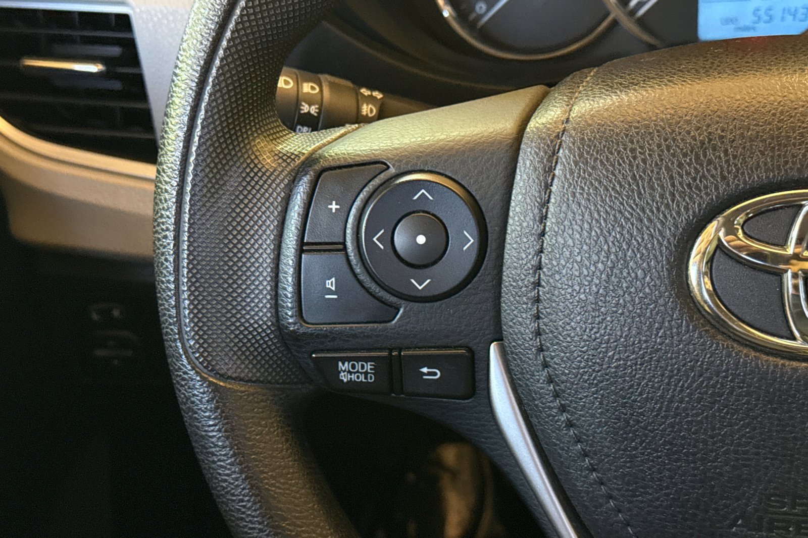 Used 2014 Toyota Corolla LE FWD image 27