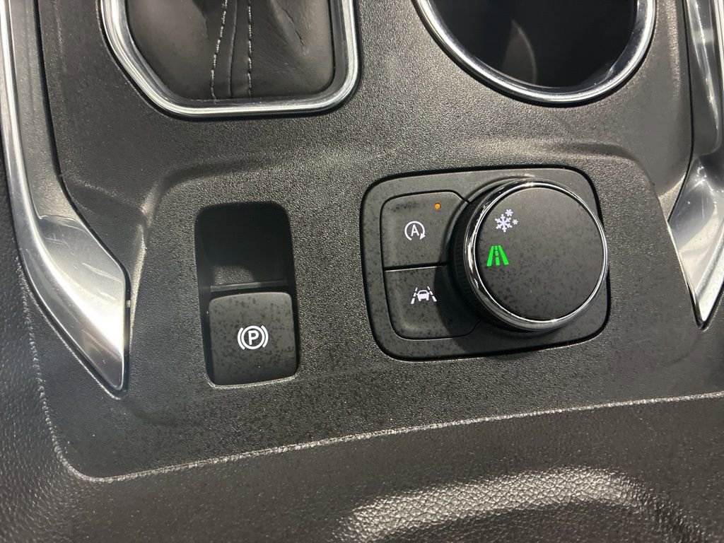 Used 2023 Chevrolet Traverse LT image 25