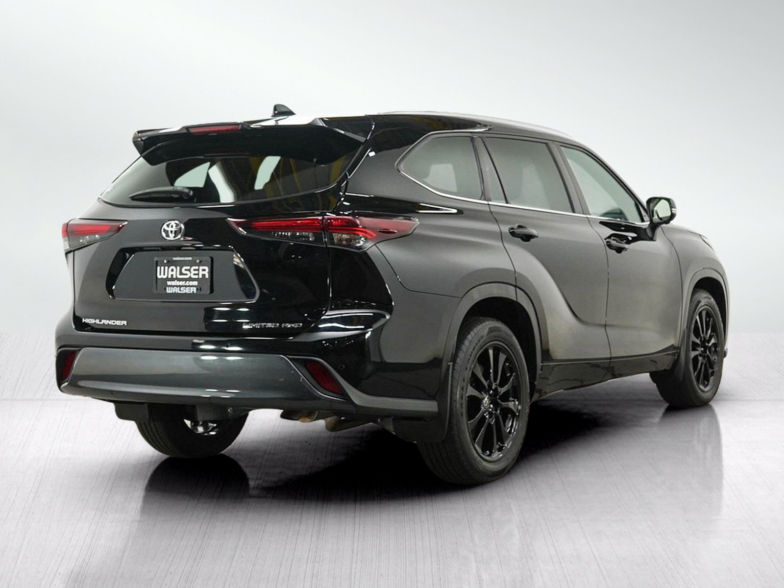 Used 2024 Toyota Highlander Limited AWD/4WD image 5