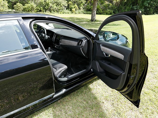 Used 2024 Volvo S90 B6 Plus AWD/4WD image 21