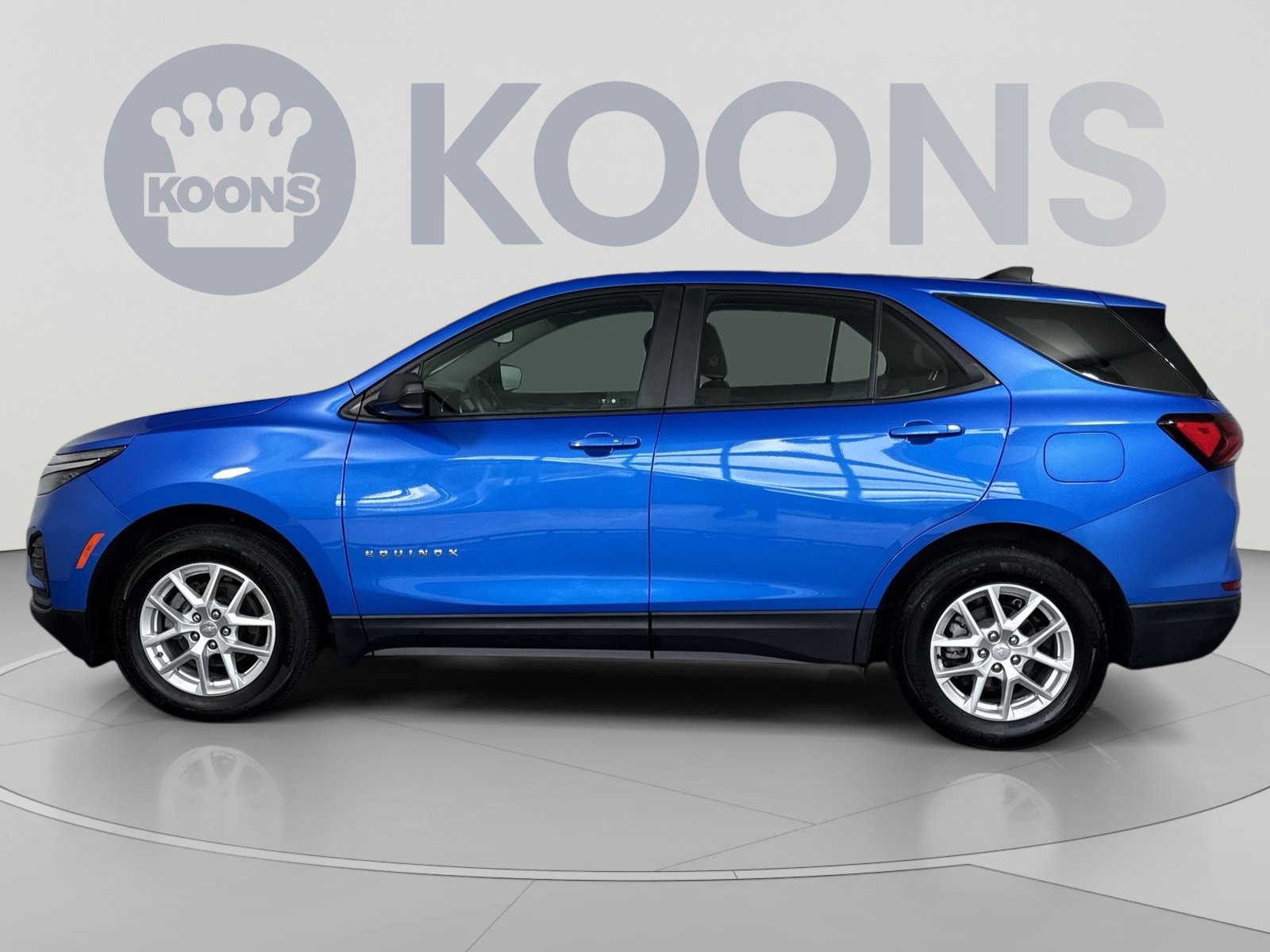 Used 2024 Chevrolet Equinox LS w/ Driver Confidence II Package FWD image 2