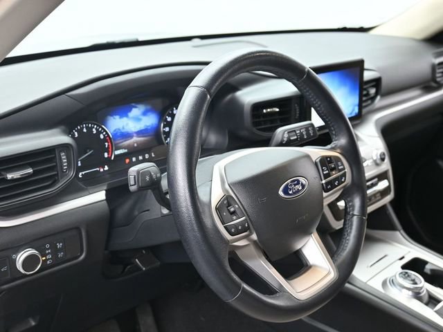 Used 2022 Ford Explorer XLT image 15