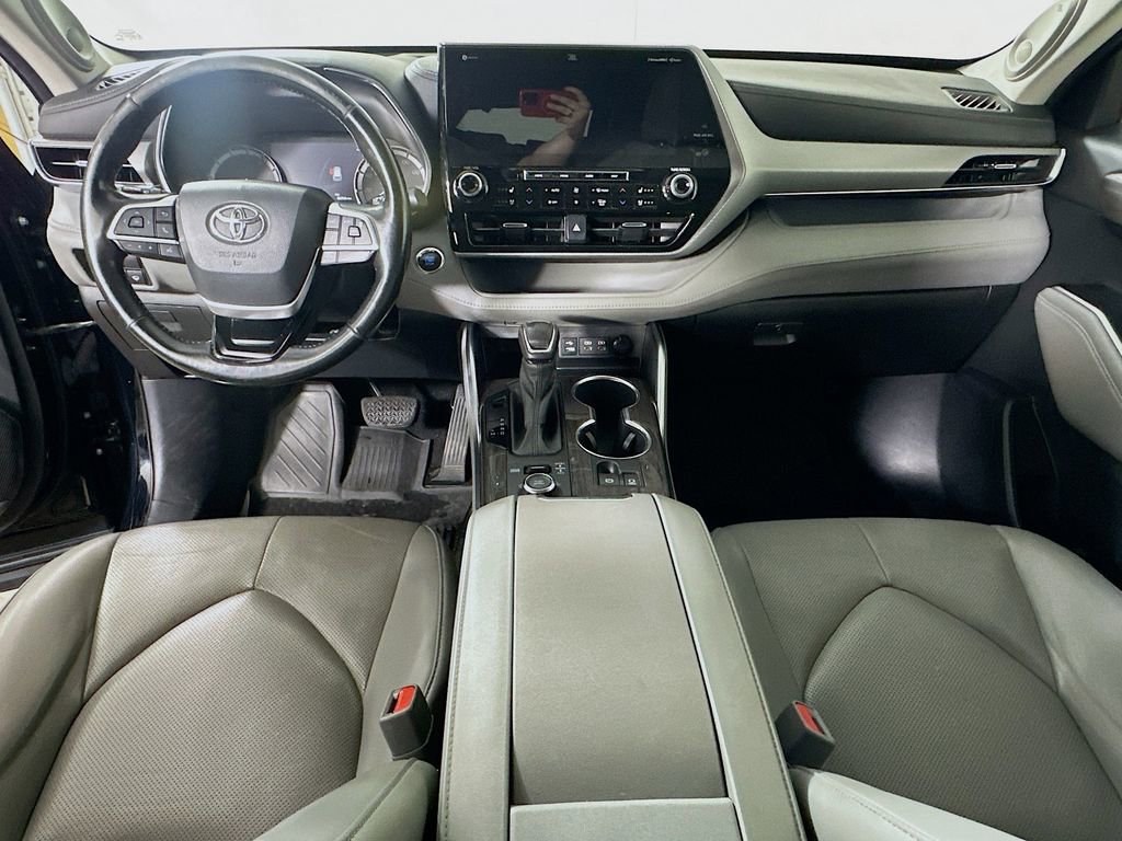 Used 2022 Toyota Highlander Platinum image 15