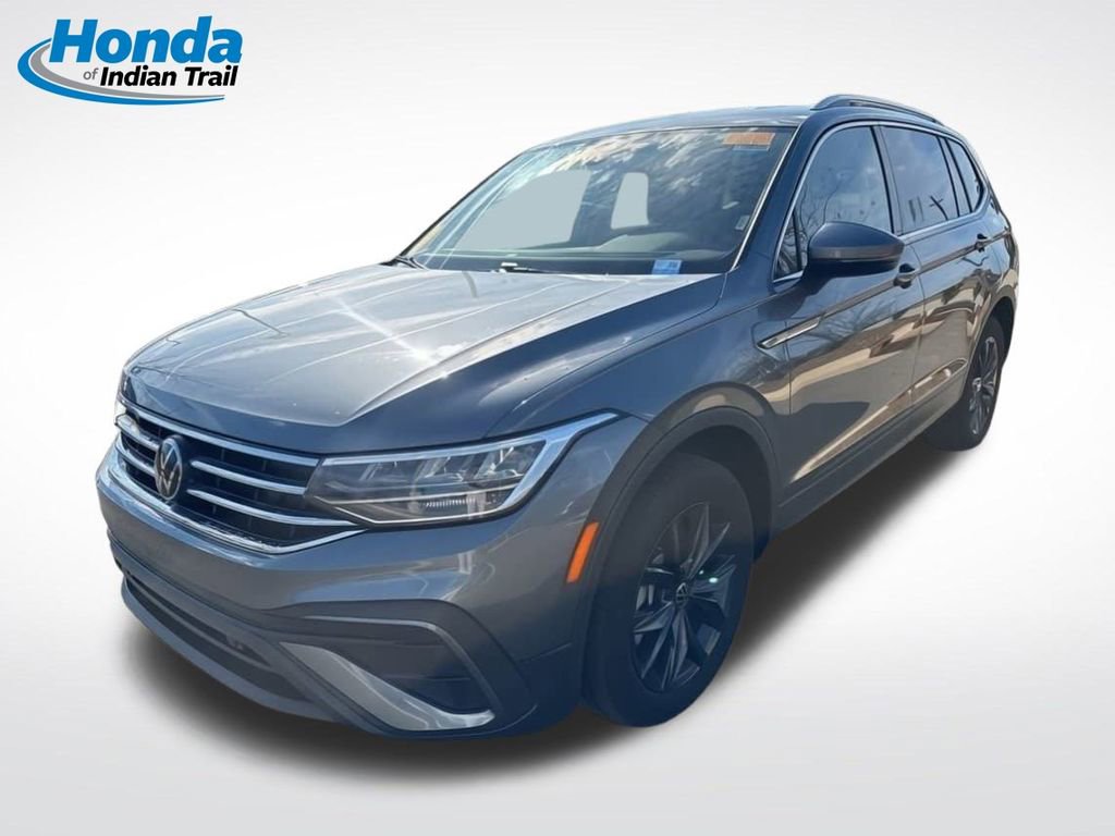 Used 2024 Volkswagen Tiguan SE image 1