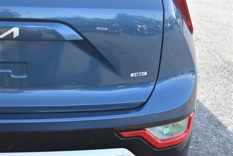 Used 2025 Kia Niro EX Touring image 5