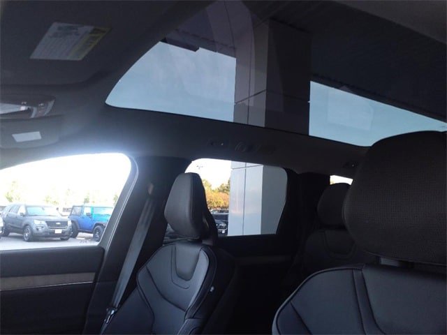 New 2025 Volvo EX90 Ultra image 17