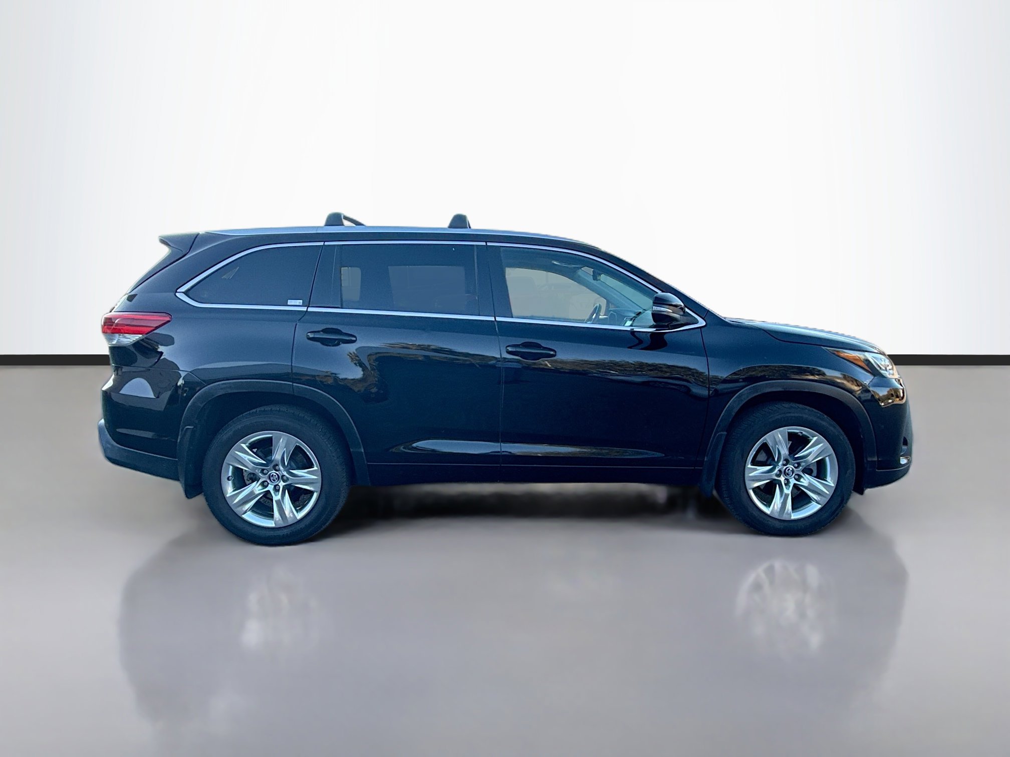 Used 2019 Toyota Highlander Limited image 2
