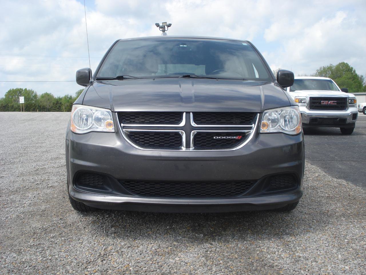 Used 2016 Dodge Grand Caravan SE image 3
