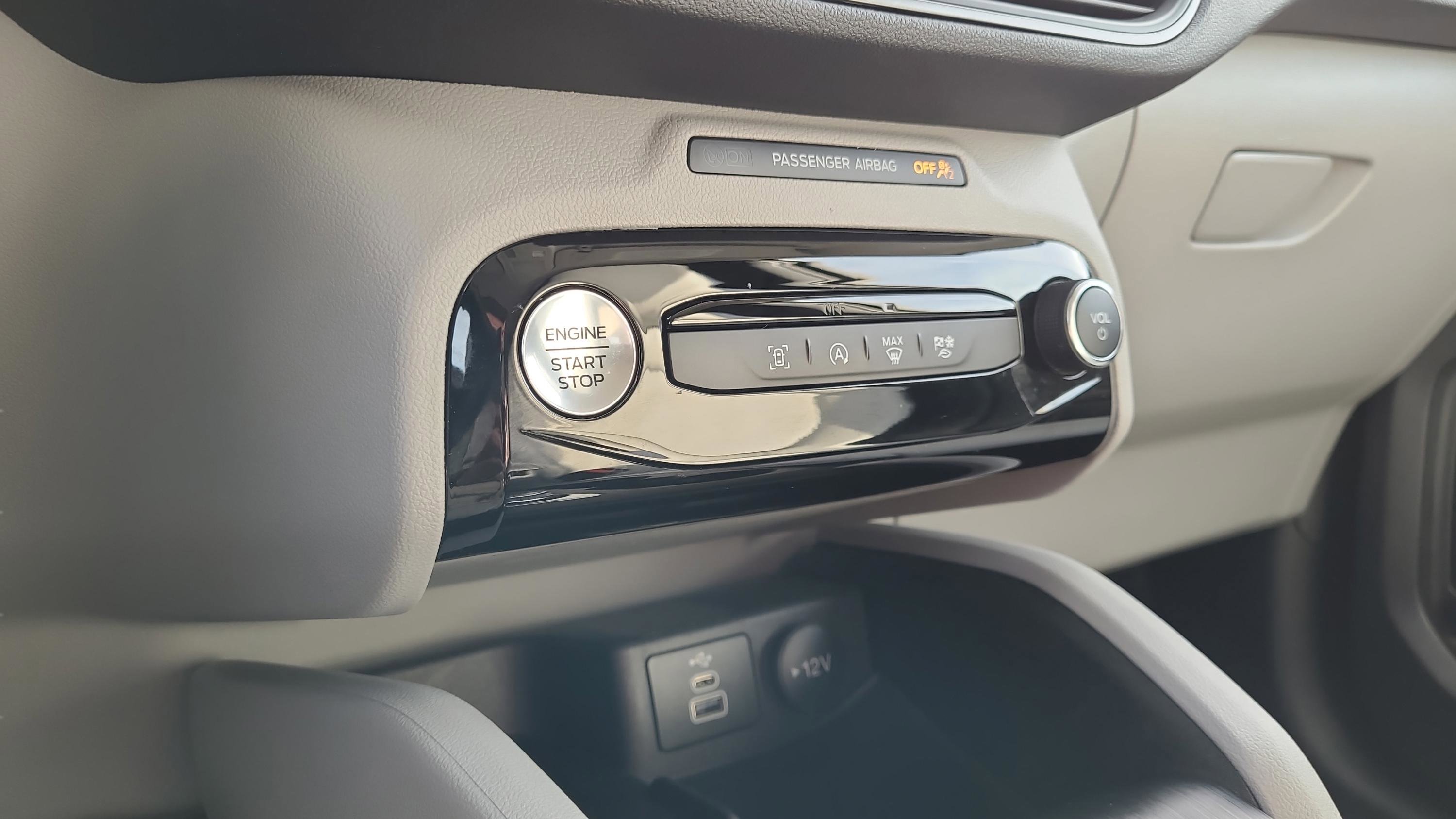 Used 2025 Ford Escape Active w/ Active Premium Tech Pack image 21