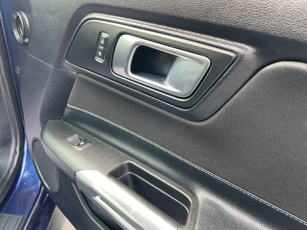 Used 2018 Ford Mustang Coupe RWD image 24