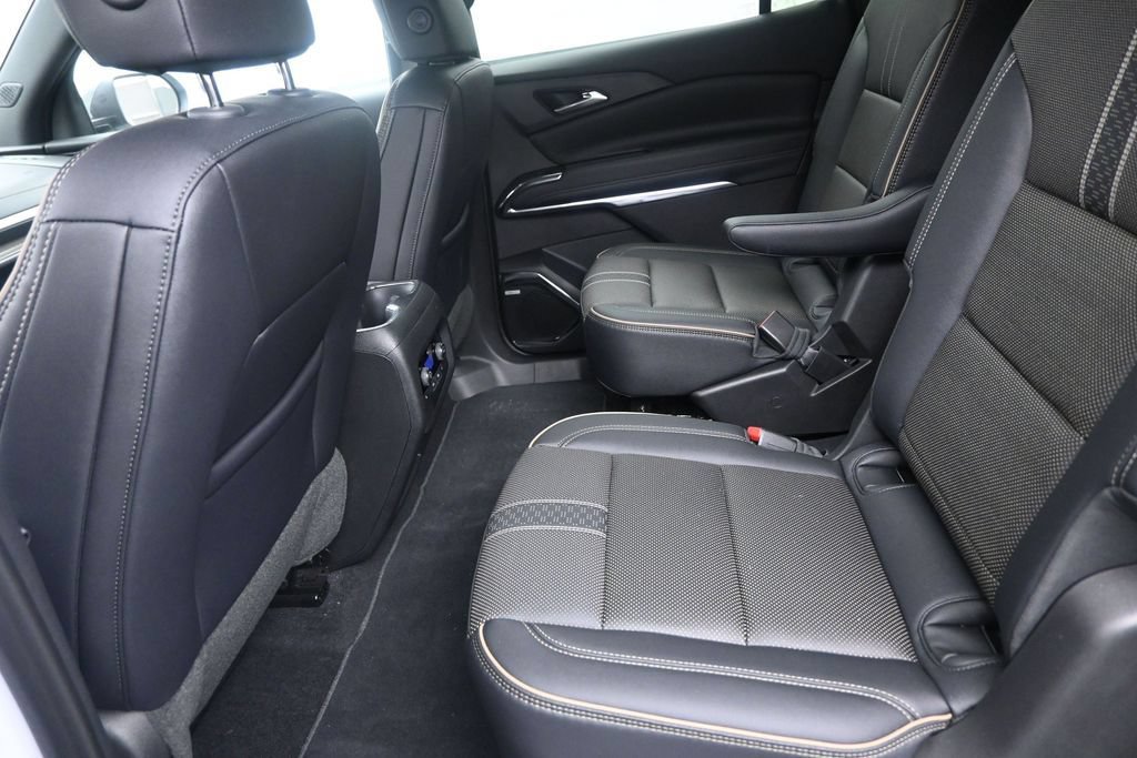 Used 2026 Chevrolet Traverse High Country FWD image 16