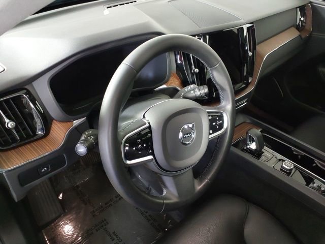 Used 2023 Volvo XC60 B5 Plus image 10
