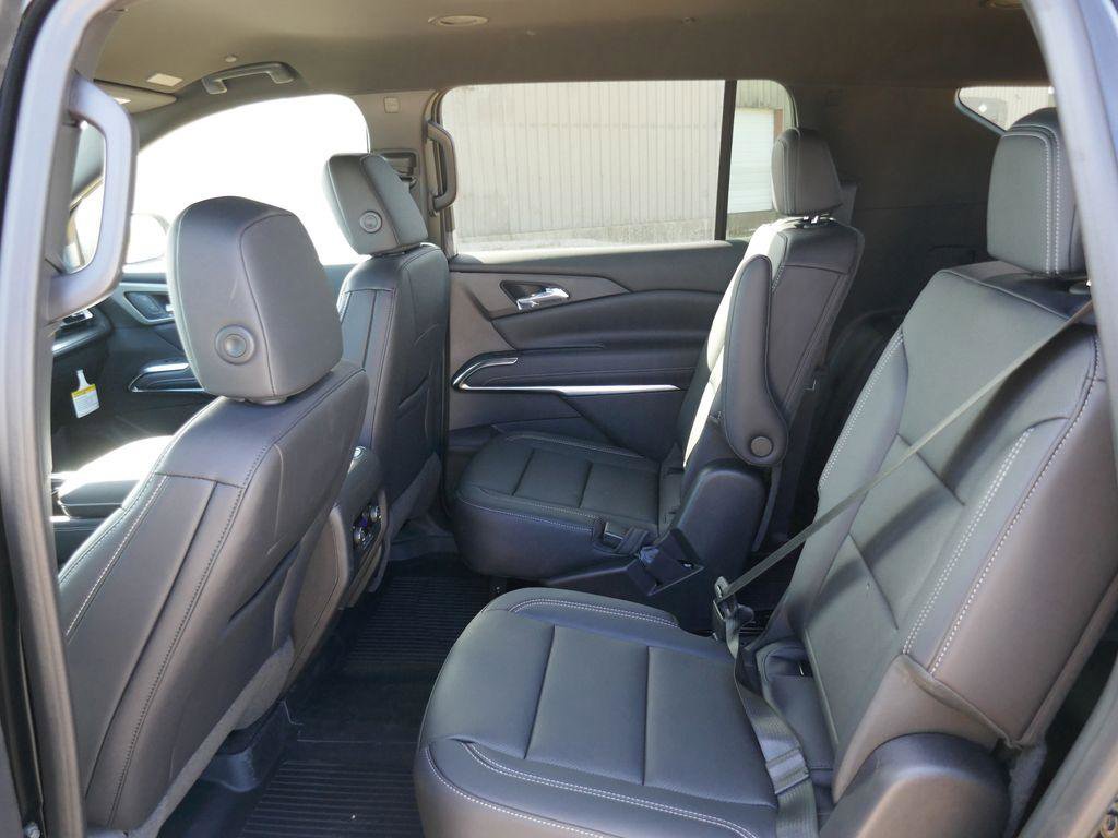 New 2026 Chevrolet Traverse LT w/ Midnight/Sport Edition AWD/4WD image 15