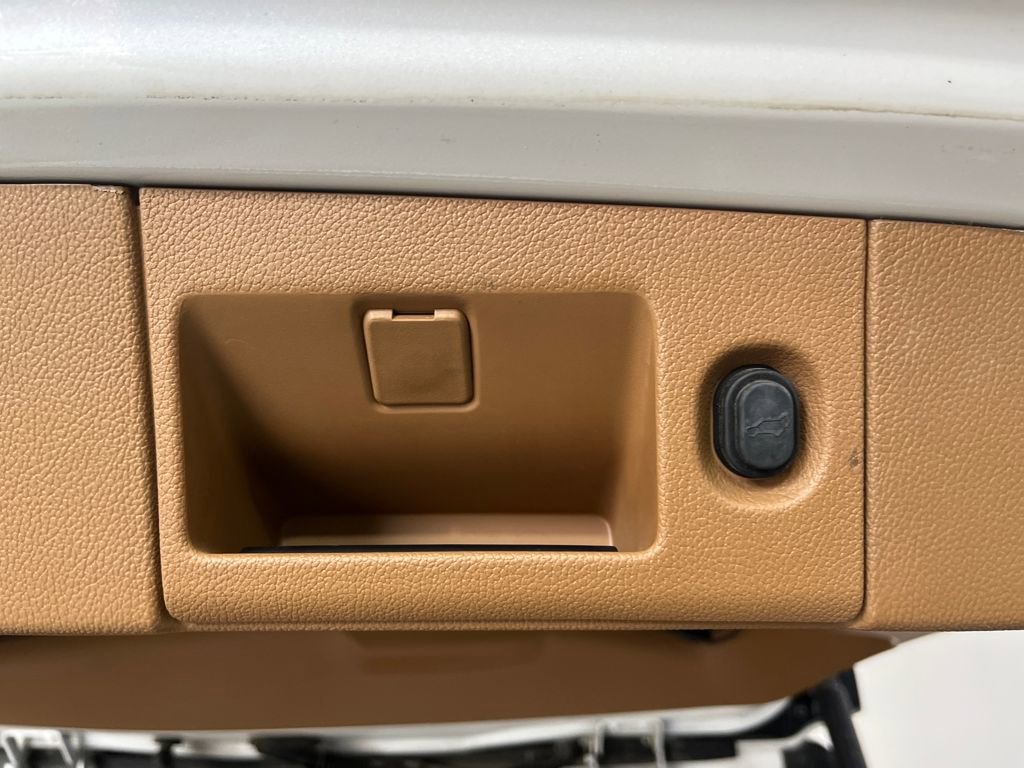 Used 2017 Cadillac Escalade Platinum image 14