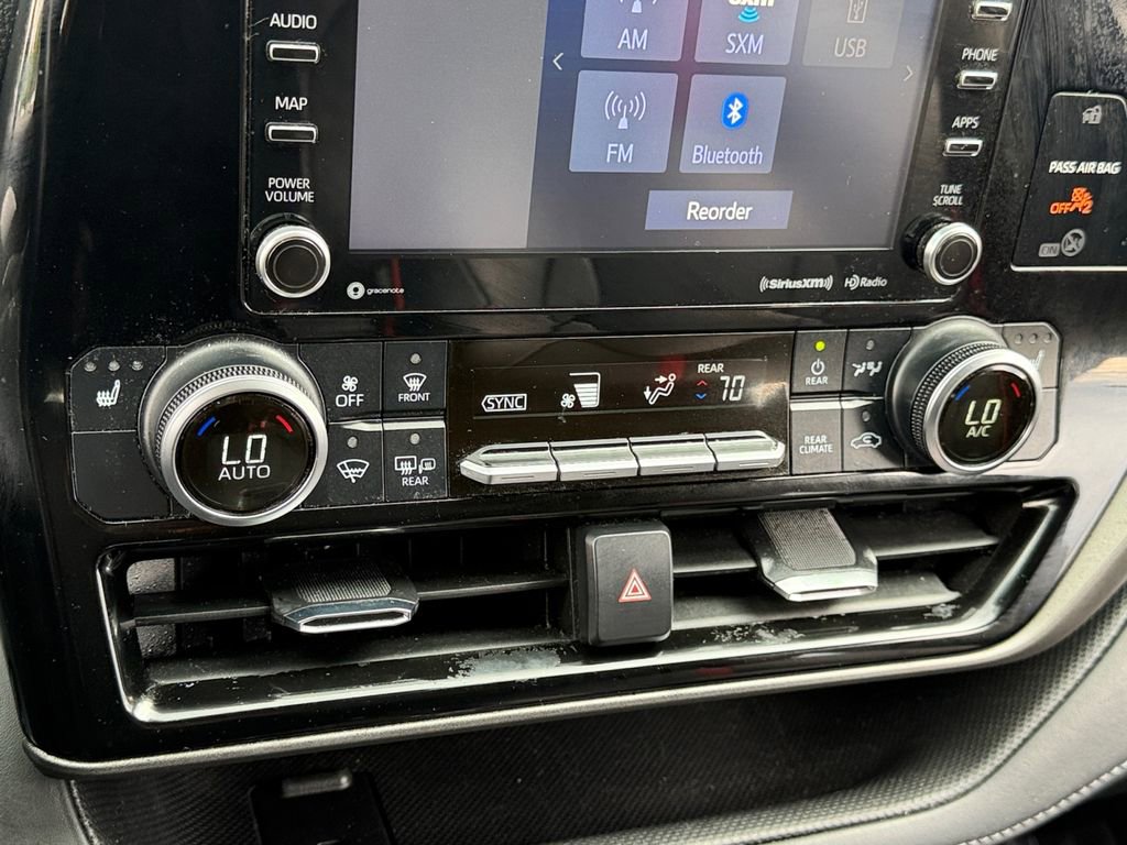 Used 2022 Toyota Highlander XLE FWD image 24