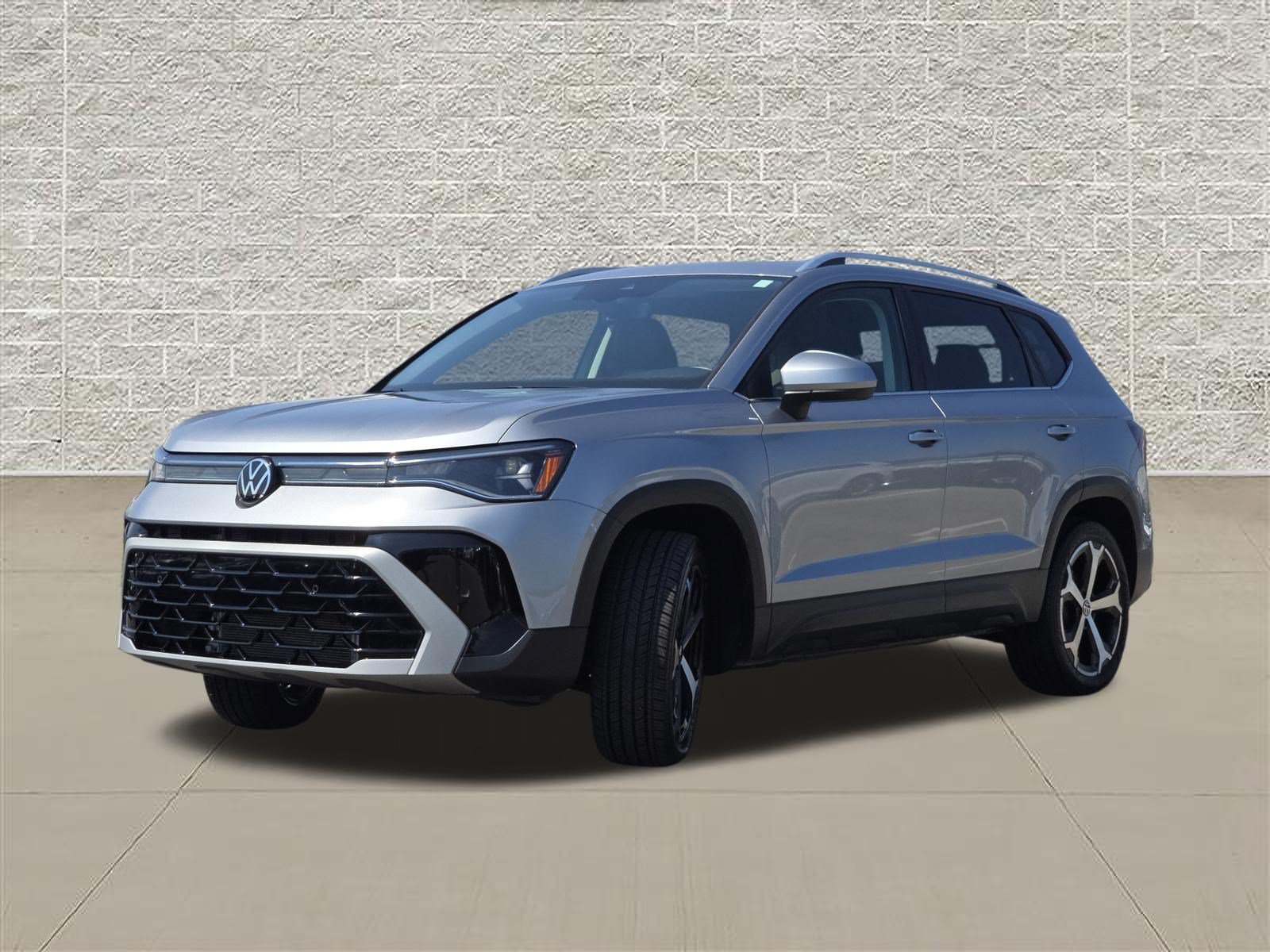 Certified 2025 Volkswagen Taos SEL AWD/4WD image 3