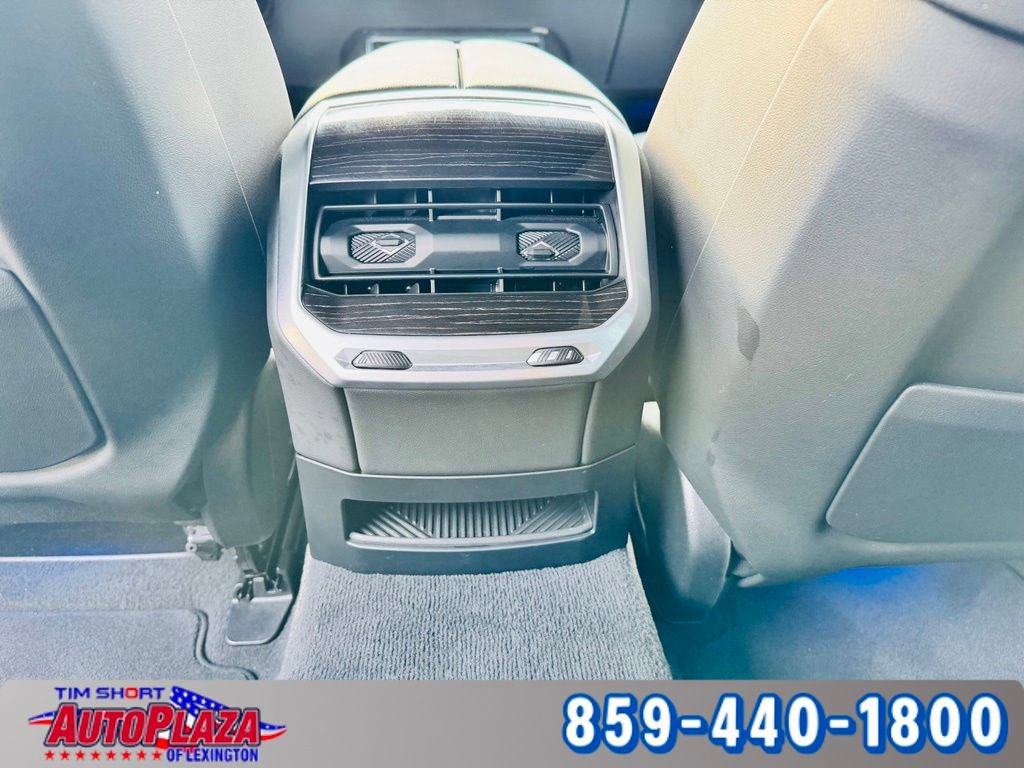 Used 2025 BMW 740i xDrive w/ Premium Package AWD/4WD image 31