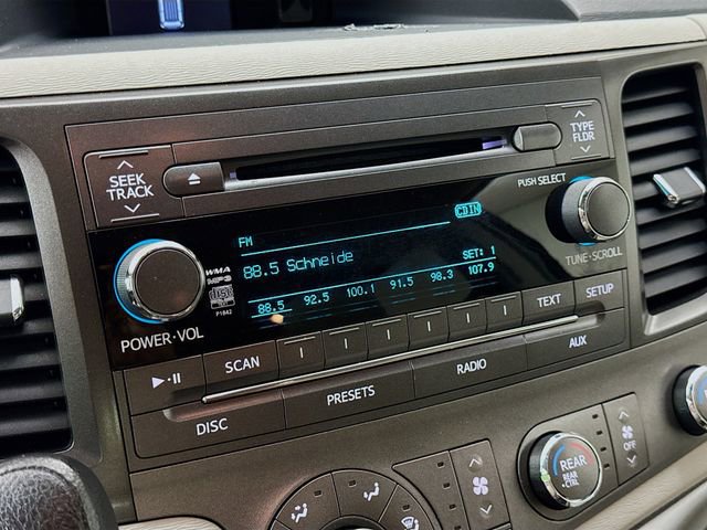 Used 2012 Toyota Sienna LE w/ Towing Pkg FWD image 14