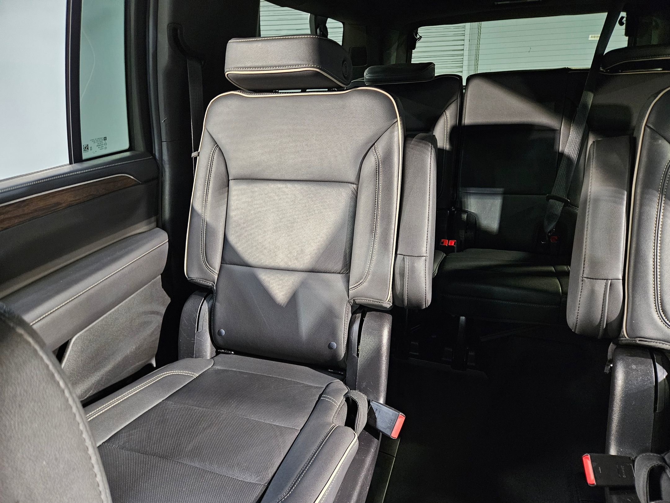 Used 2024 Chevrolet Suburban Premier image 12