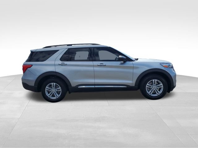 Used 2021 Ford Explorer XLT AWD/4WD image 3