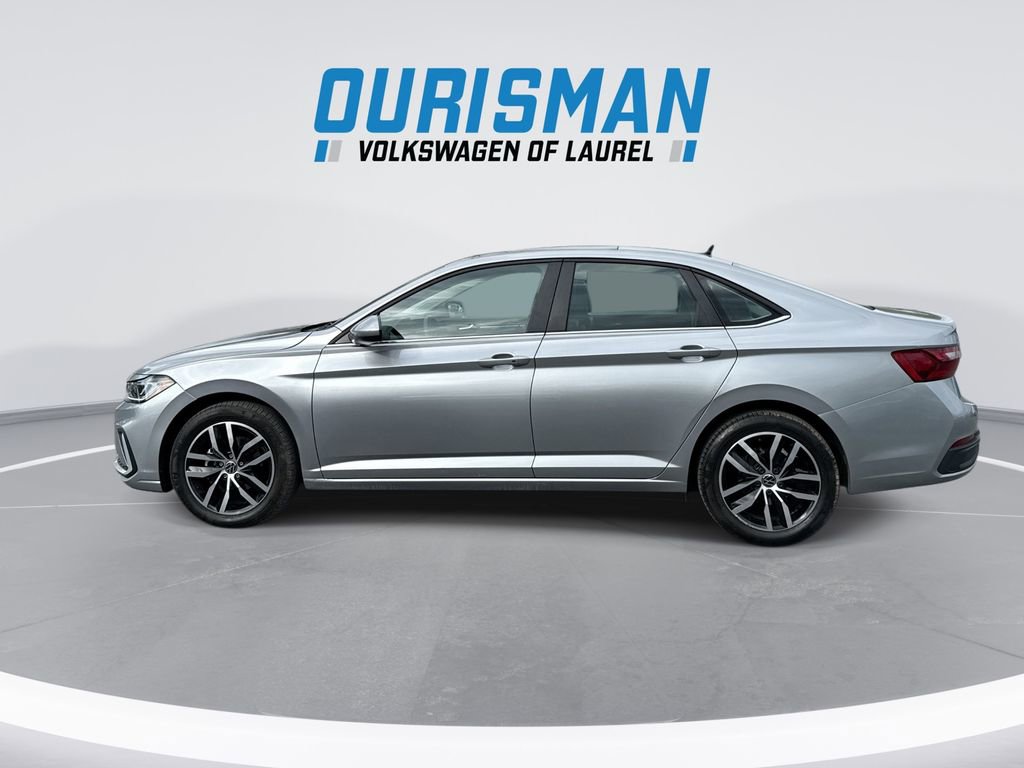 Used 2025 Volkswagen Jetta SE image 5