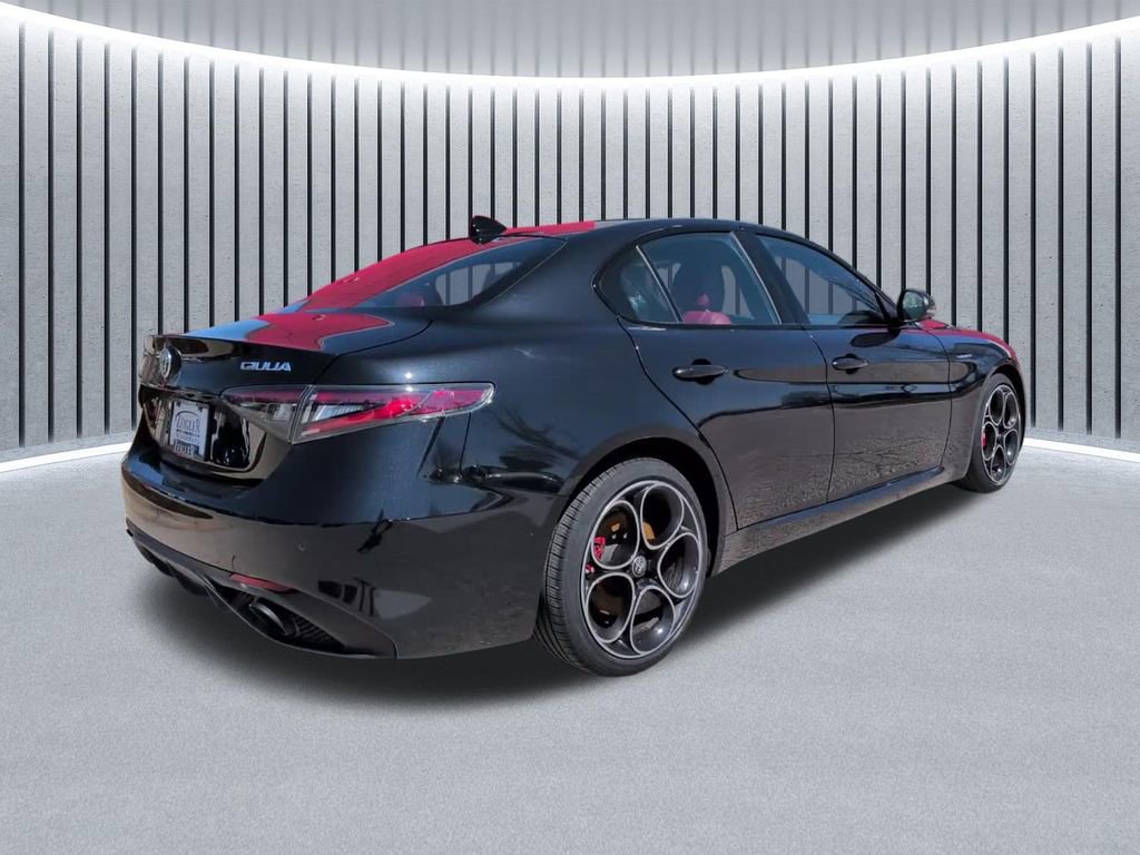 Used 2024 Alfa Romeo Giulia Veloce AWD/4WD image 7