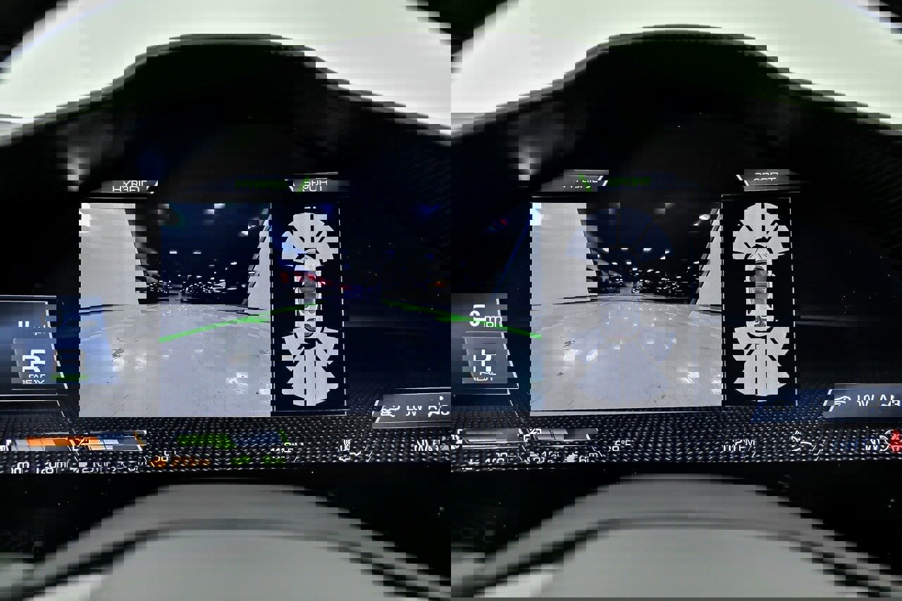 Used 2022 Ferrari SF90 Spider image 39