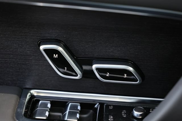 New 2026 Land Rover Range Rover SE AWD/4WD image 17