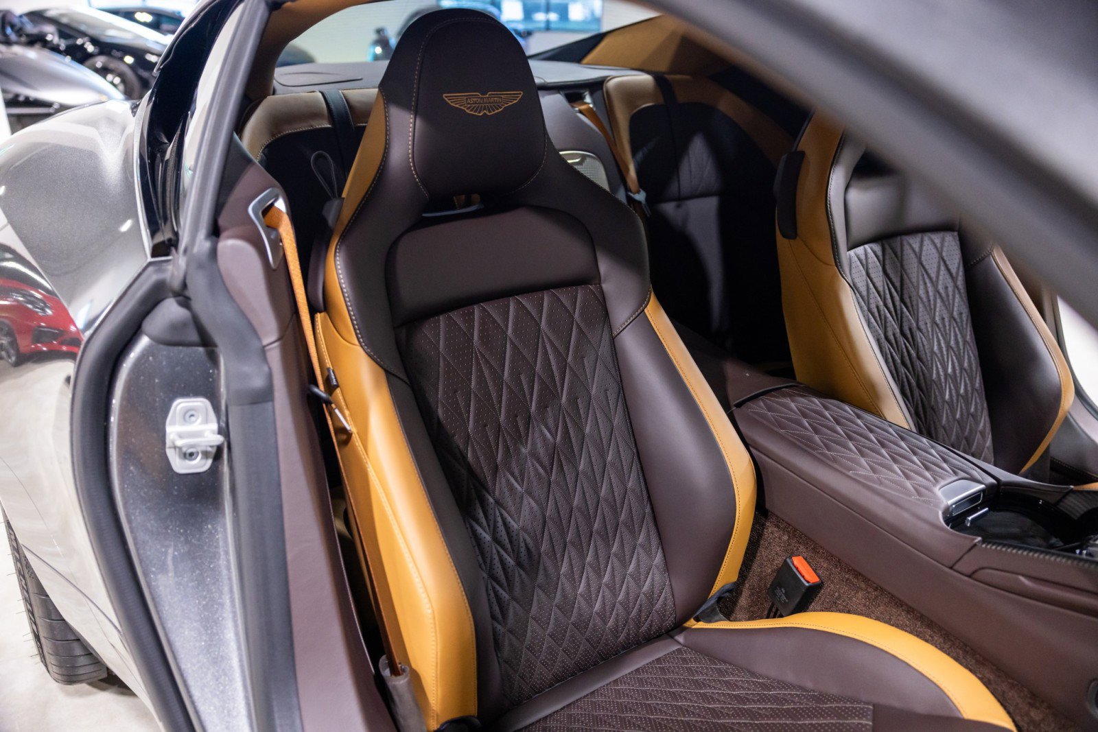Used 2024 Aston Martin DB12 Coupe image 29
