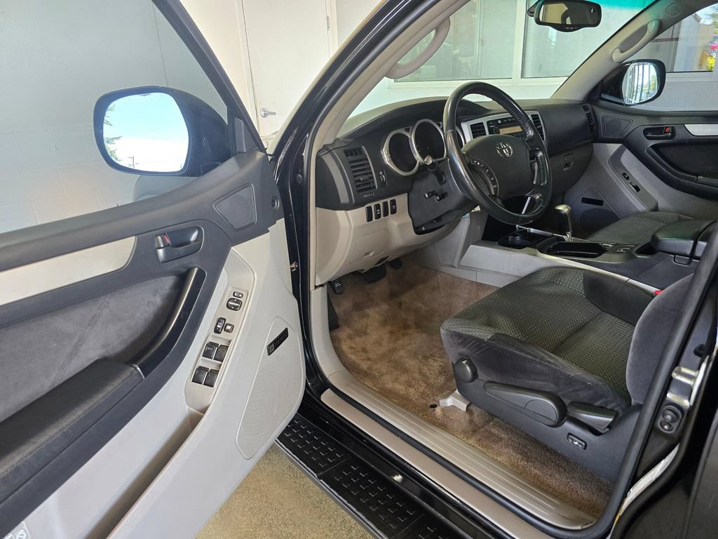 Used 2005 Toyota 4Runner SR5 AWD/4WD image 22