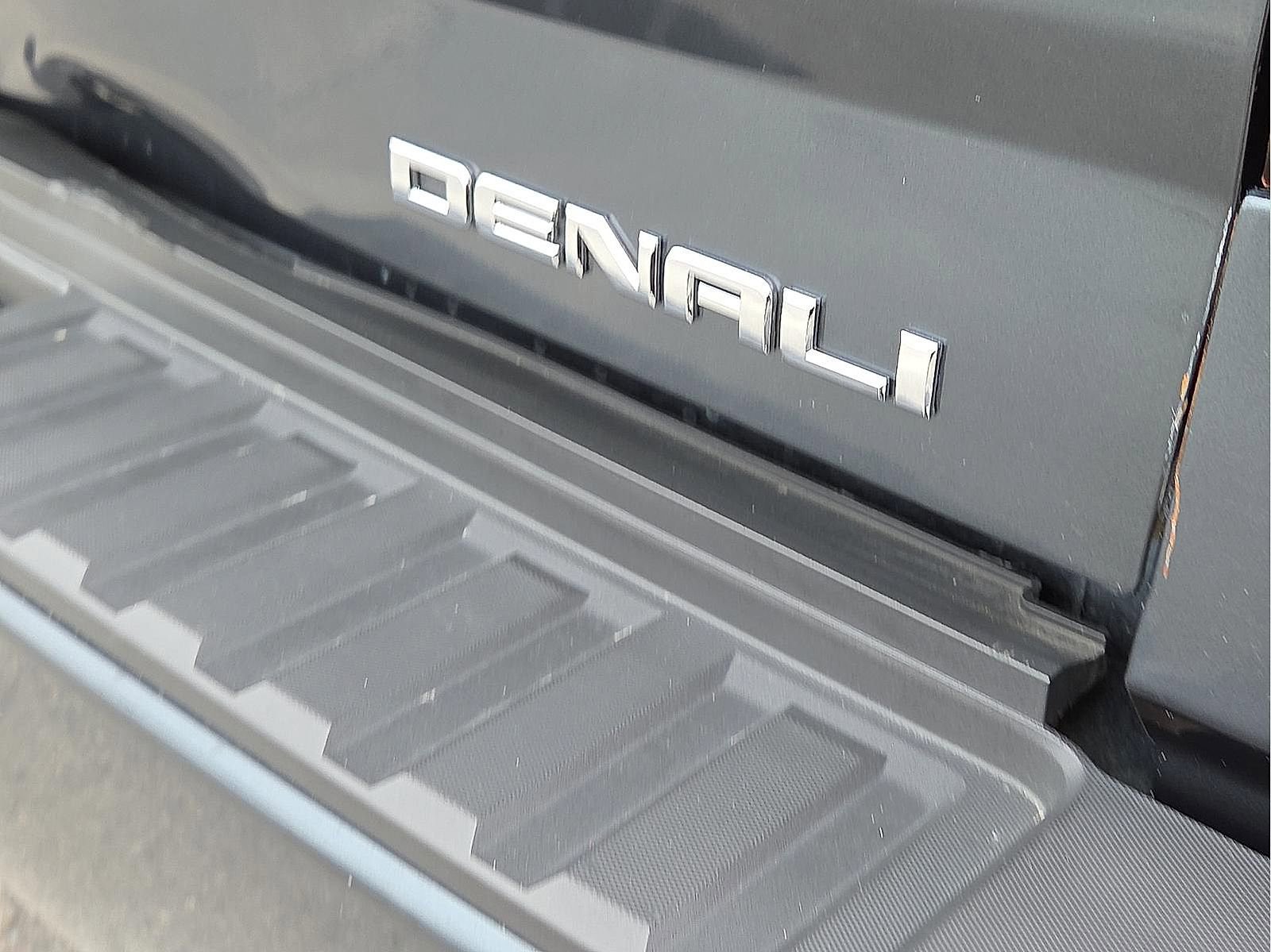 Used 2018 GMC Sierra 2500 Denali w/ Duramax Plus Package image 8