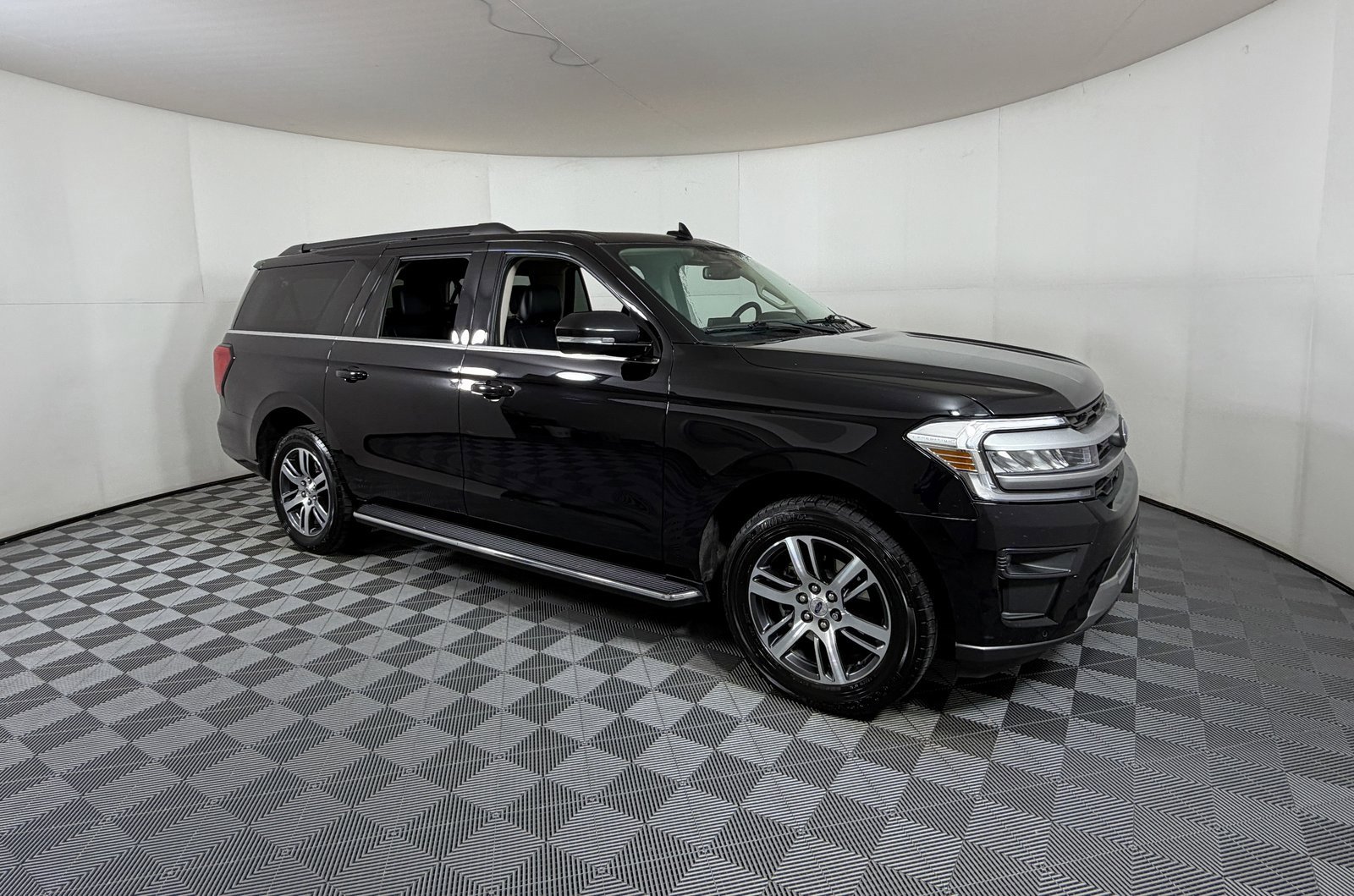 Used 2022 Ford Expedition Max XLT image 1