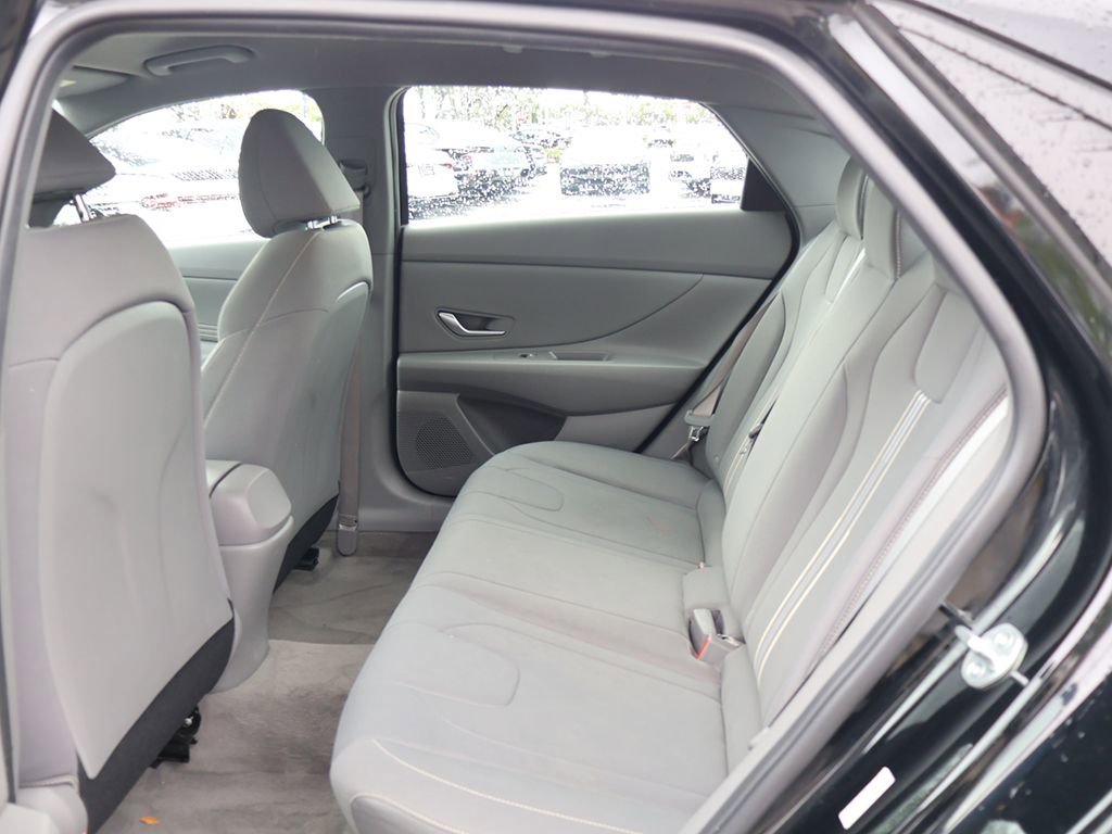 Used 2023 Hyundai Elantra SEL w/ Convenience Package FWD image 31