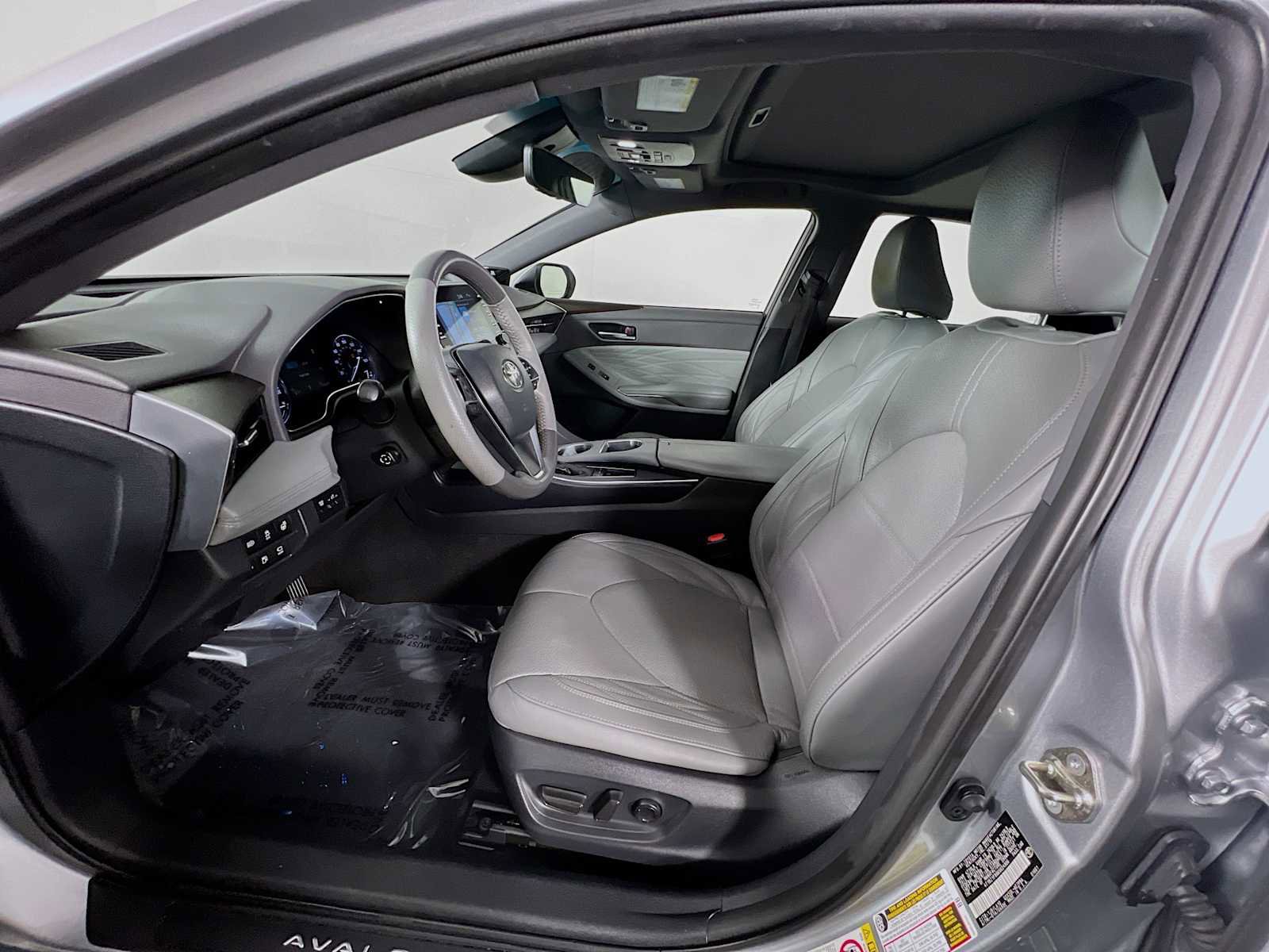 Used 2019 Toyota Avalon Limited image 22