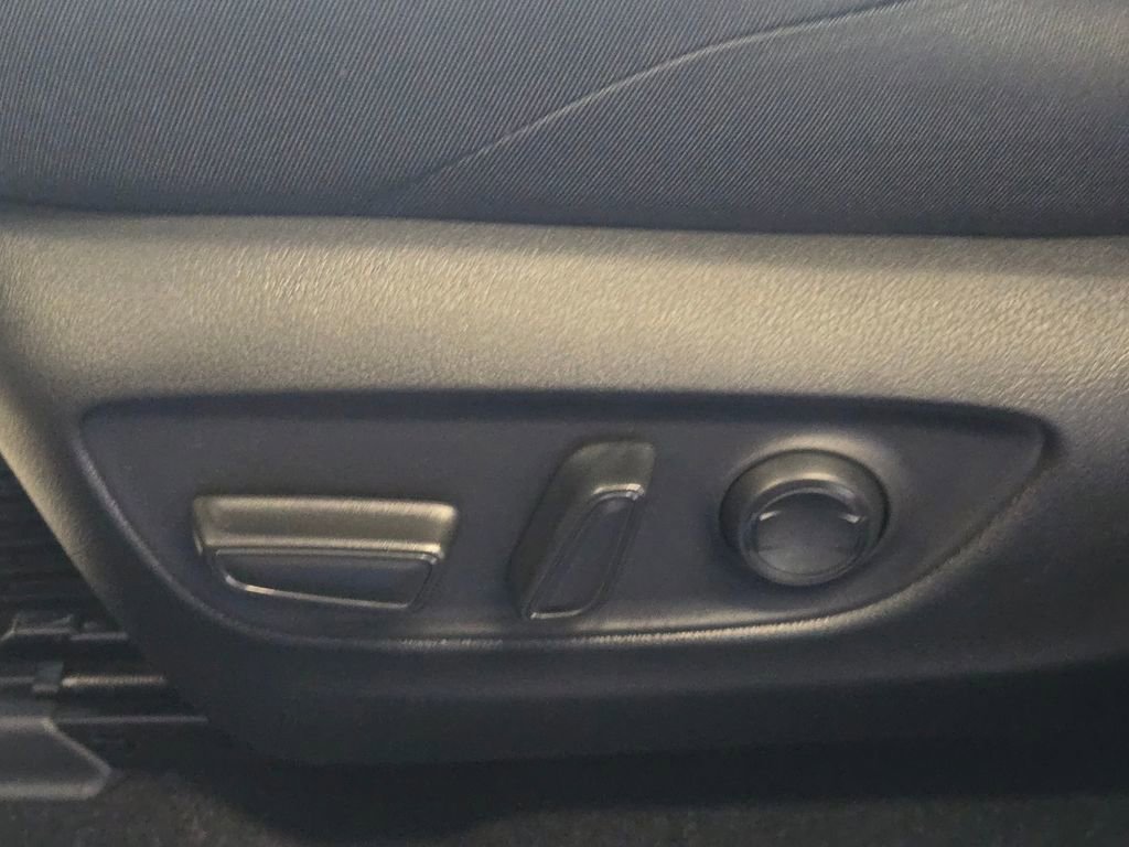 Used 2024 Toyota RAV4 SE image 13