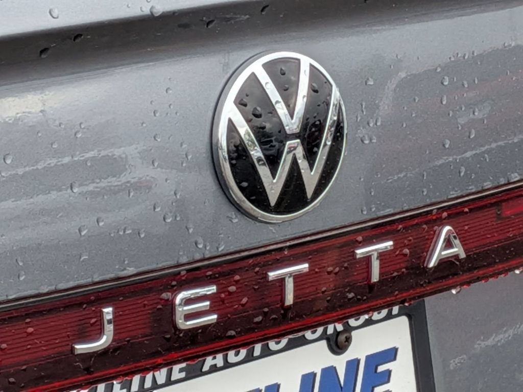 Used 2025 Volkswagen Jetta SEL FWD image 11