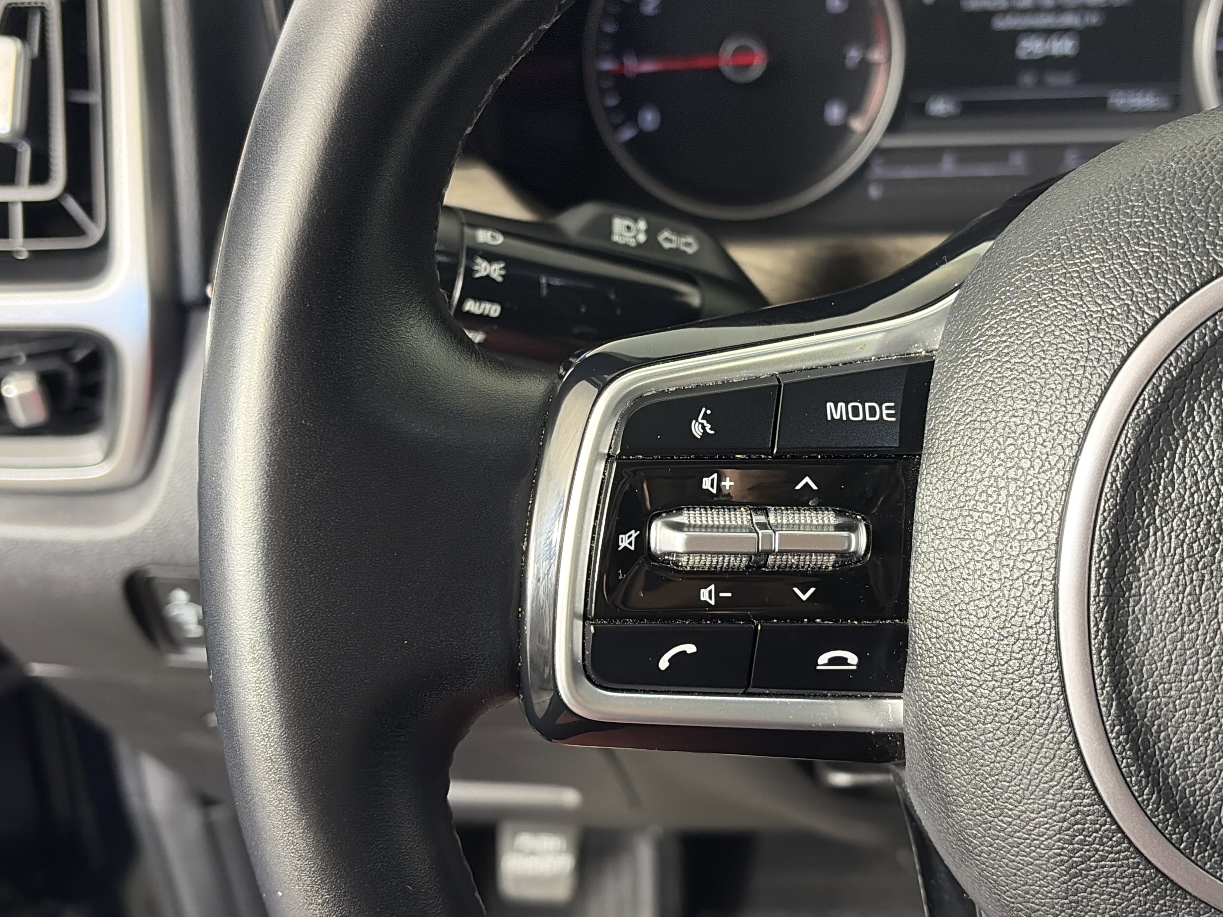 Certified 2022 Kia Sorento S w/ Panoramic Sunroof Package image 33