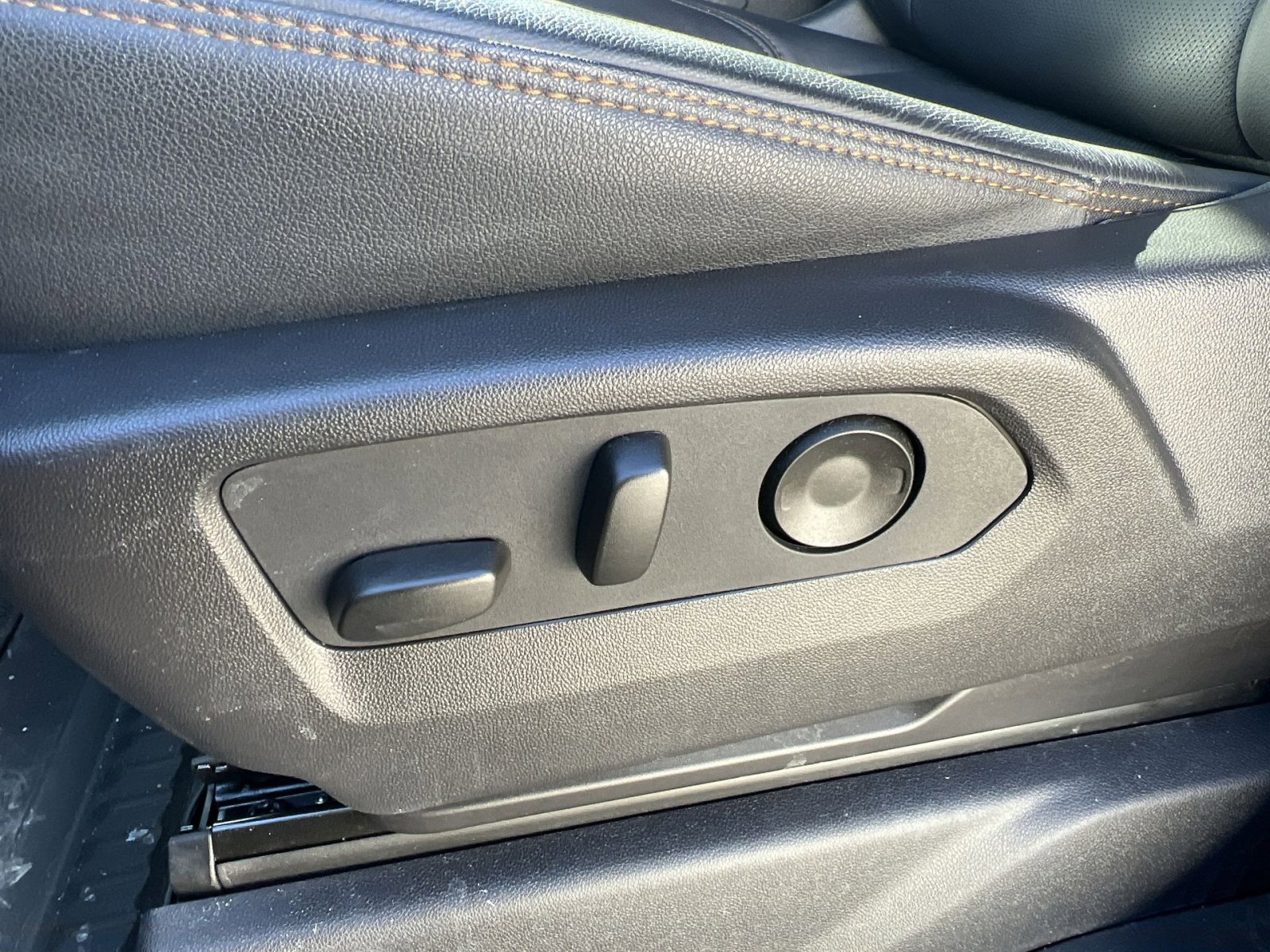 Used 2024 GMC Sierra 1500 AT4 w/ Technology Package image 14