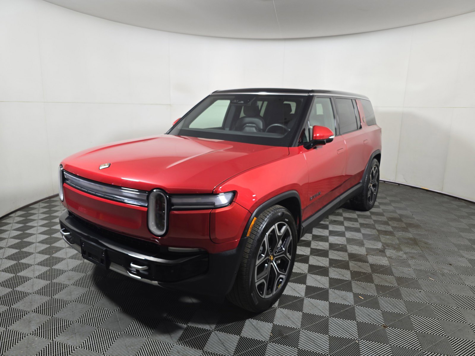 Used 2025 Rivian R1S Adventure