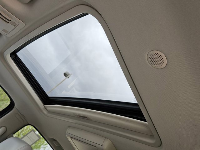 Used 2013 Chevrolet Avalanche LTZ image 16