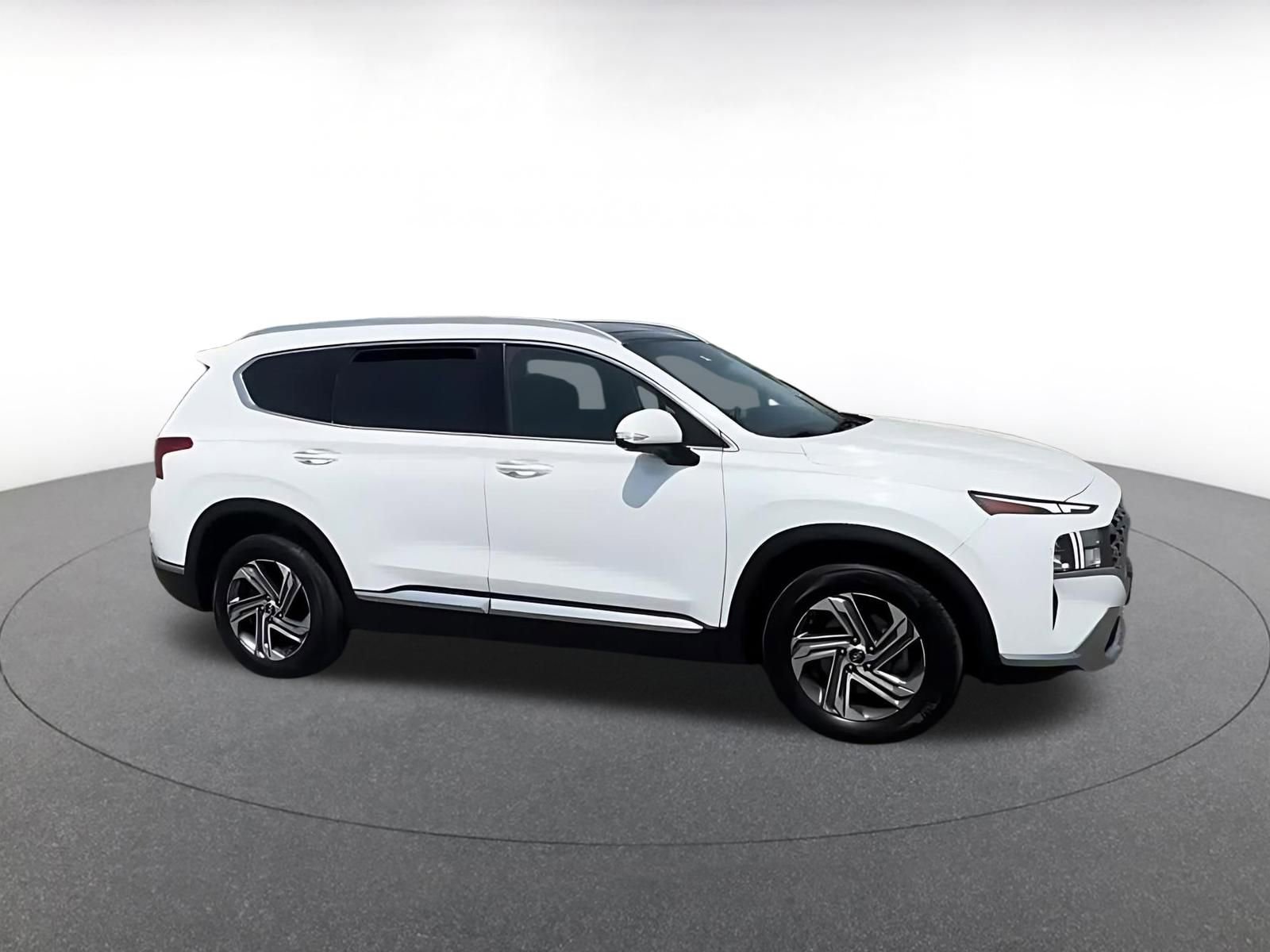 Used 2023 Hyundai Santa Fe SEL w/ Premium Package FWD image 2