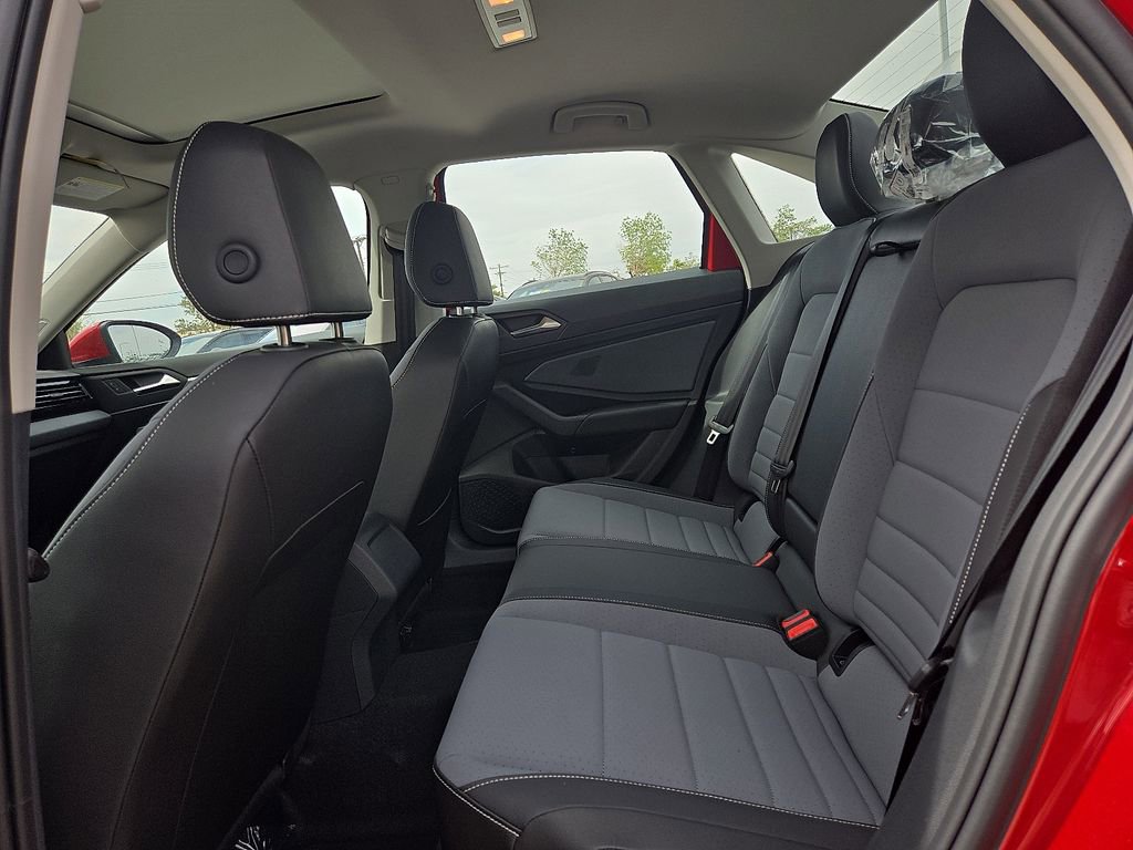 Used 2025 Volkswagen Jetta SE image 17