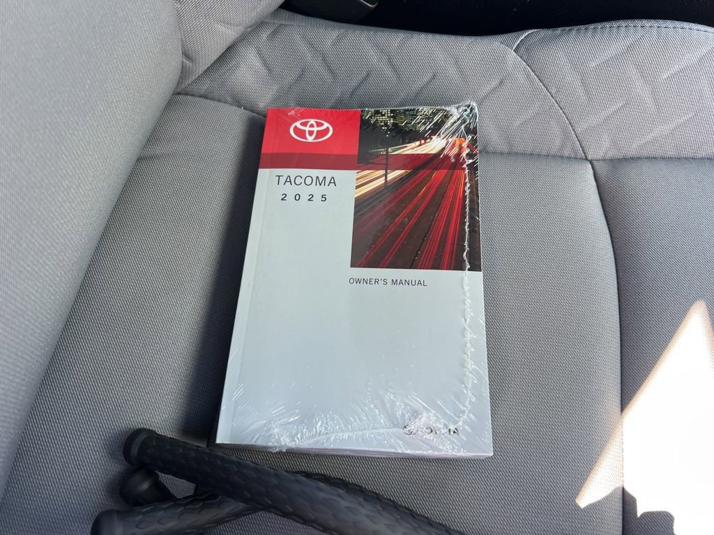 Used 2025 Toyota Tacoma SR5 AWD/4WD image 25